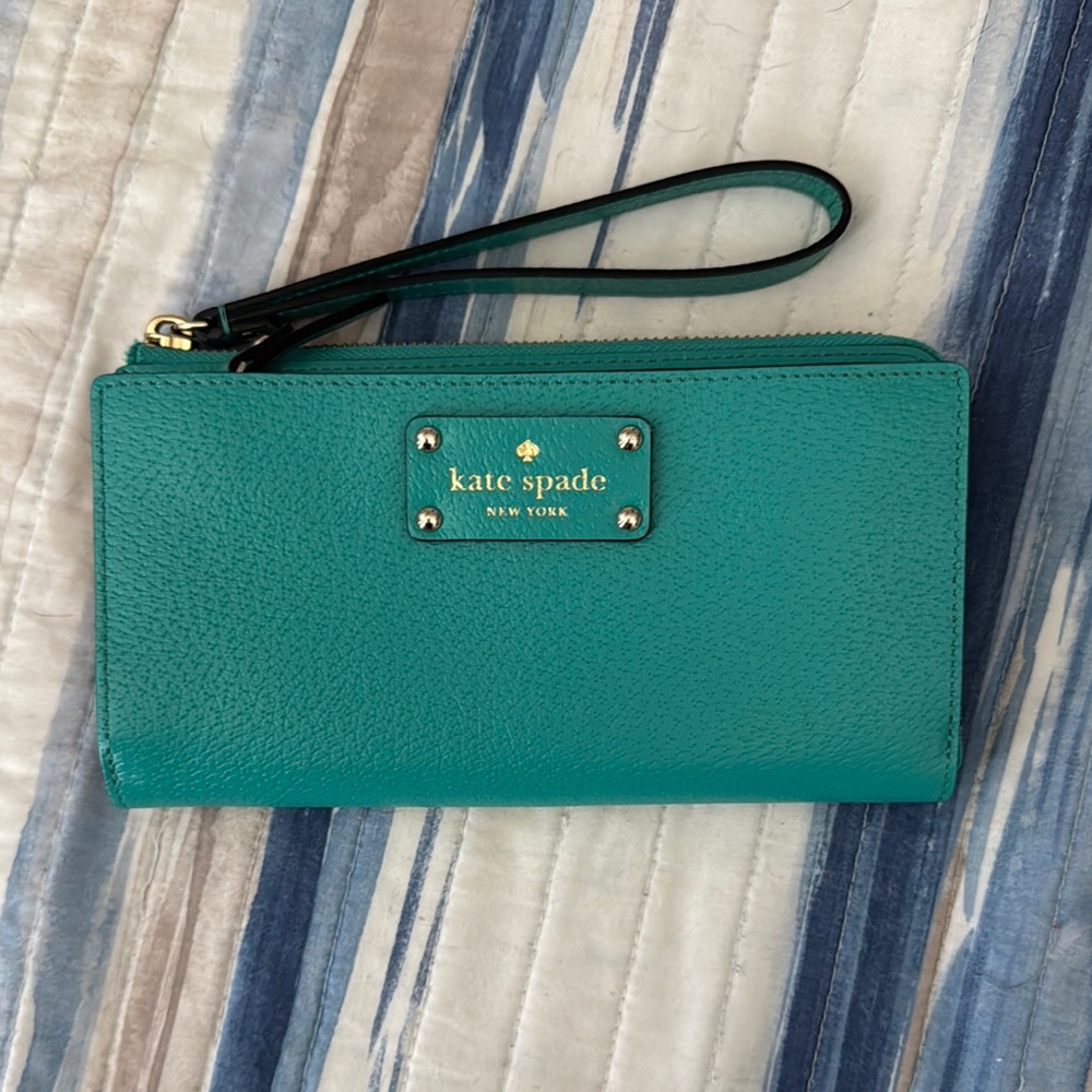 Kate Spade Green Wristlet